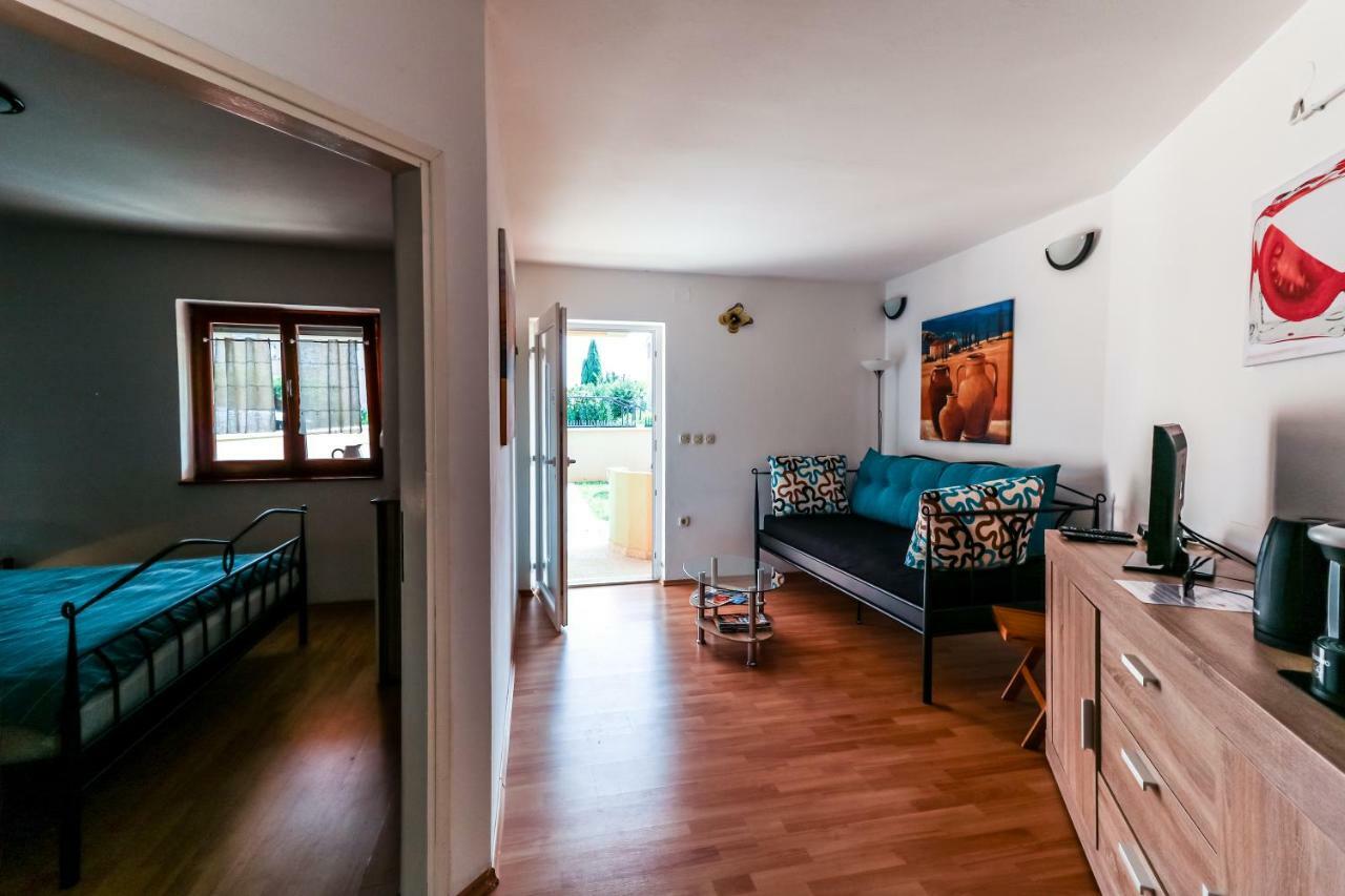 Waimarie Apartment Fazana Exterior photo